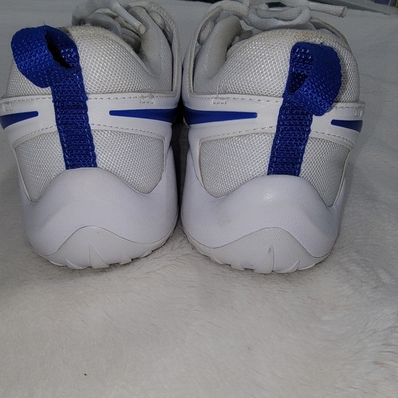 Nike Zoom White Athletic Shoes - Picture 6 of 7